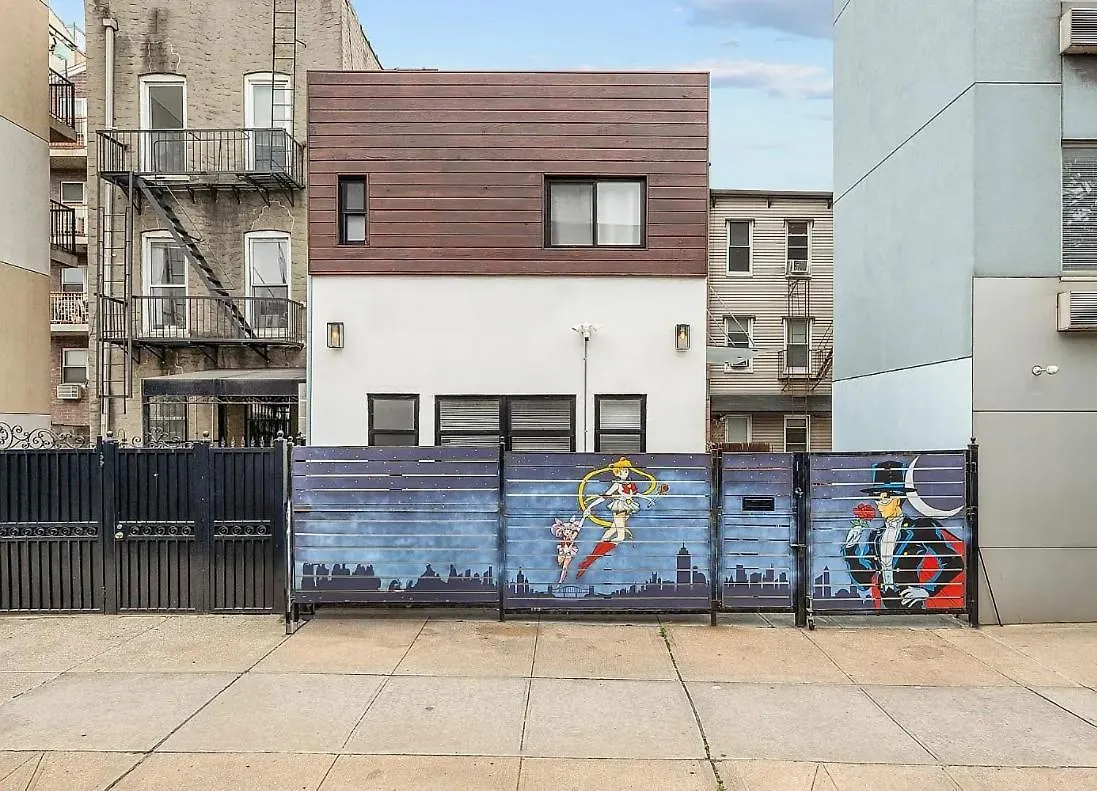 Private Hot Tub-Private Gated Sailor Moon House In Williamsburg W Gym Apartment New York Homestay