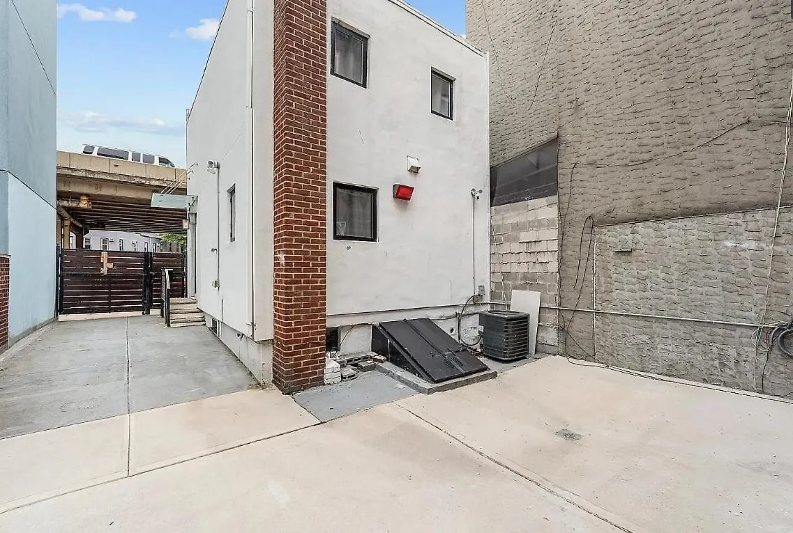 Private Hot Tub-Private Gated Sailor Moon House In Williamsburg W Gym Apartment New York 0*,  United States