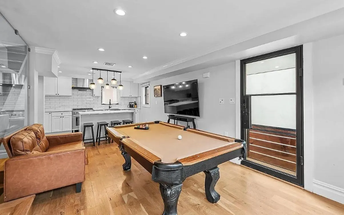 Homestay Private Hot Tub-Private Gated Sailor Moon House In Williamsburg W Gym Apartment New York